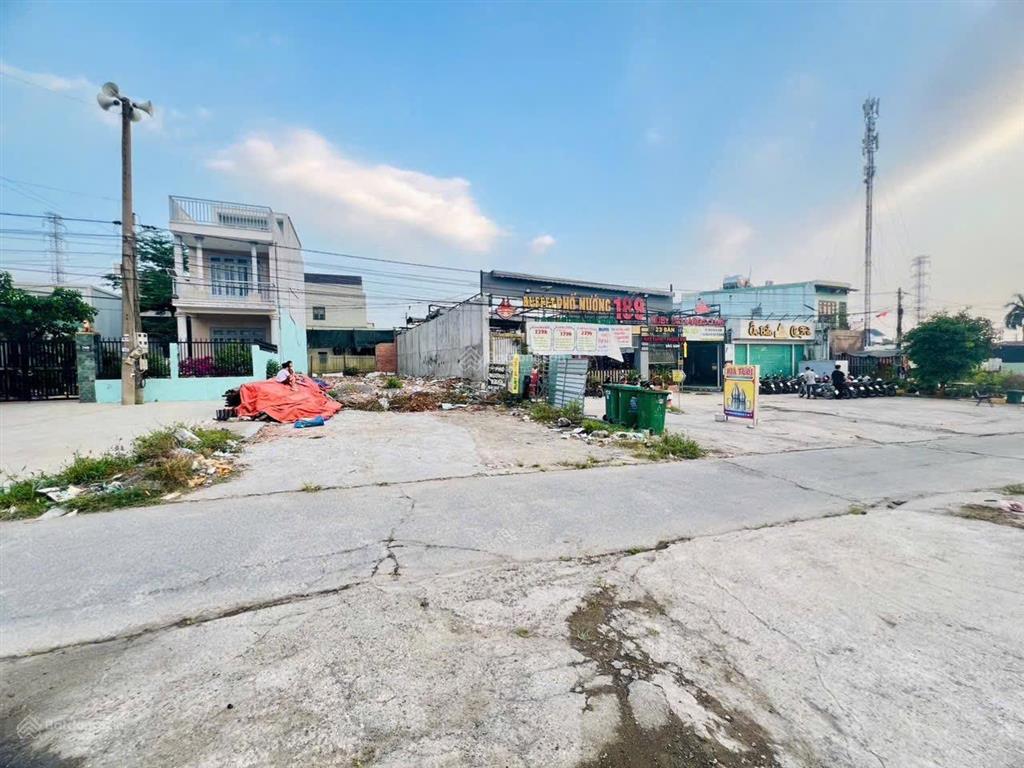 Tôi cần bán lô đất mặt tiền đường ống nước nằm ngay trung tâm ký túc làng đại học quốc gia dĩ an