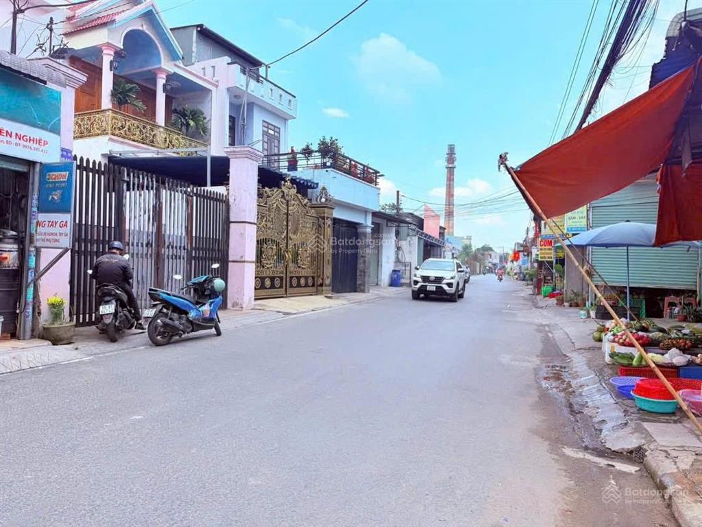 Gia đình cần tiền bán gấp lô đất mặt tiền kinh doanh đẹp tại dĩ an