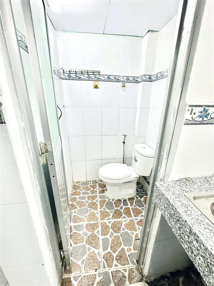Bán gấp  dãy trọ 33 phòng full 100% thổ cư sổ hồng riêng  đi định cư nước ngoài  k quản lý được