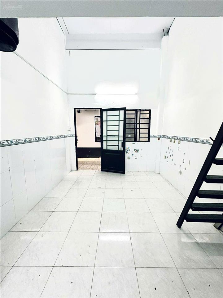 Bán gấp  dãy trọ 33 phòng full 100% thổ cư sổ hồng riêng  đi định cư nước ngoài  k quản lý được