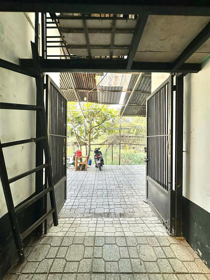 Bán gấp  dãy trọ 33 phòng full 100% thổ cư sổ hồng riêng  đi định cư nước ngoài  k quản lý được