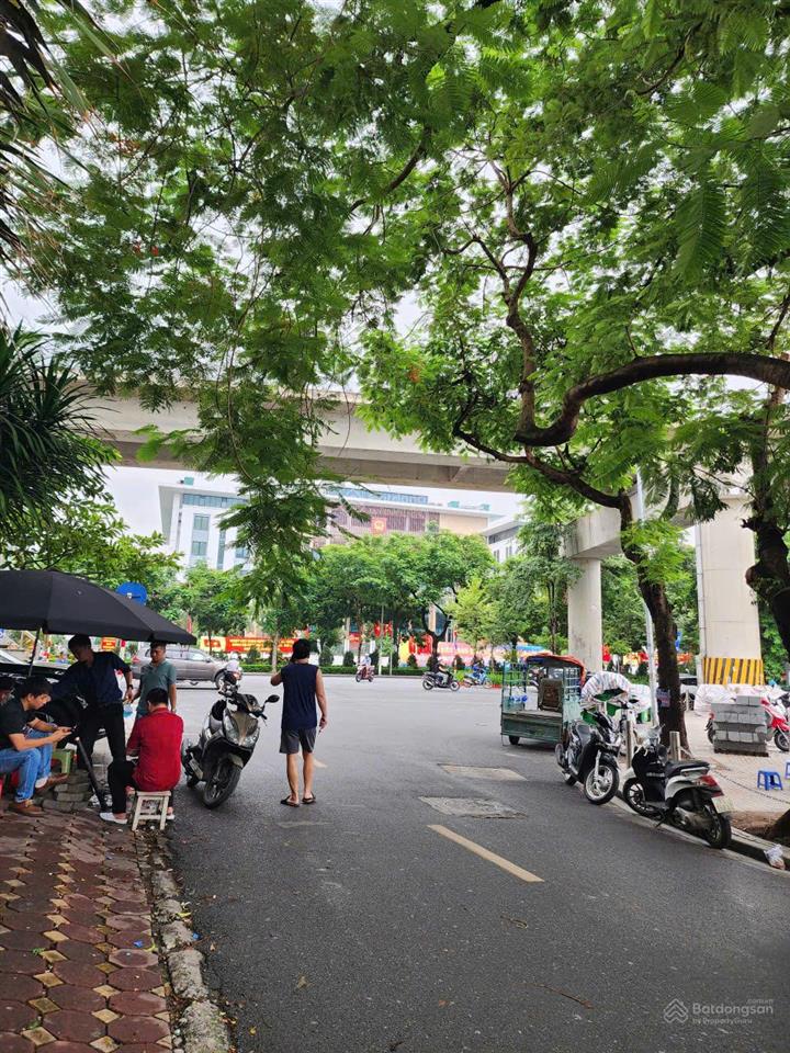 Cho thuê văn phòng 60m2 đã setup đầy đủ view hồ hoàng cầu, đống đa, hà nội. . 0866 683 ***