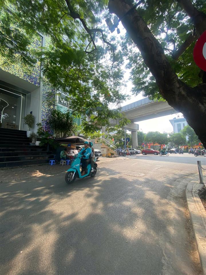 Cho thuê văn phòng 60m2 đã setup đầy đủ view hồ hoàng cầu, đống đa, hà nội. . 0866 683 ***