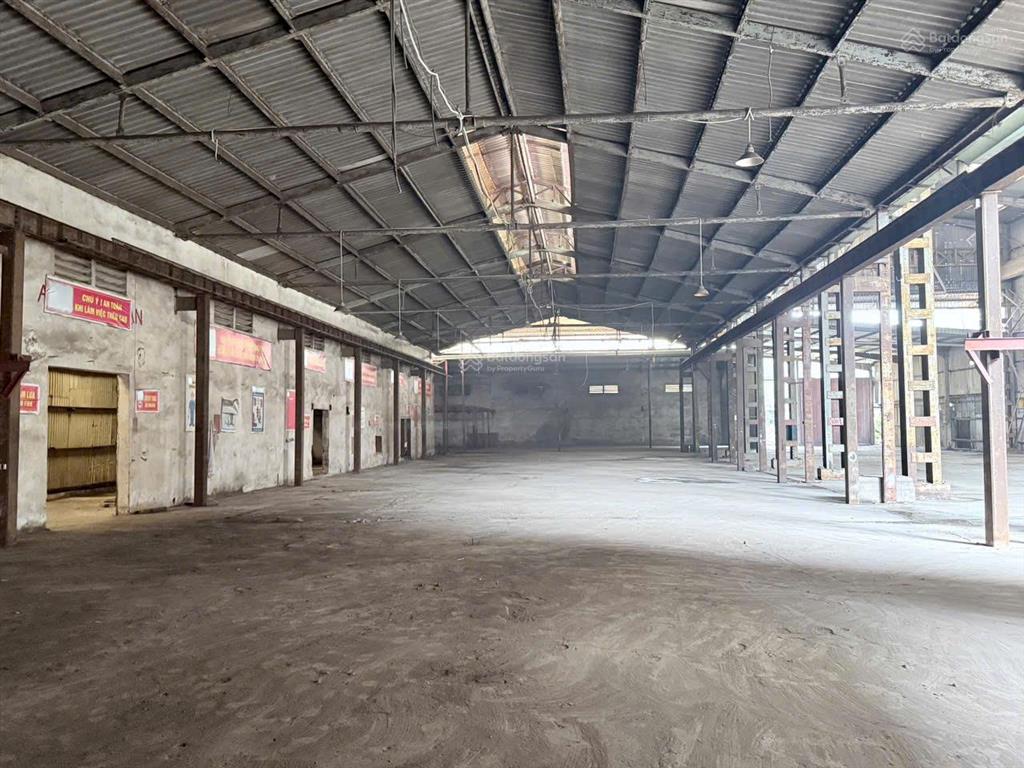 Chính chủ cho thuê 1.400m2 kho xưởng chưa hàng, kho vận..tại phố đức giang, long biên, hà nội