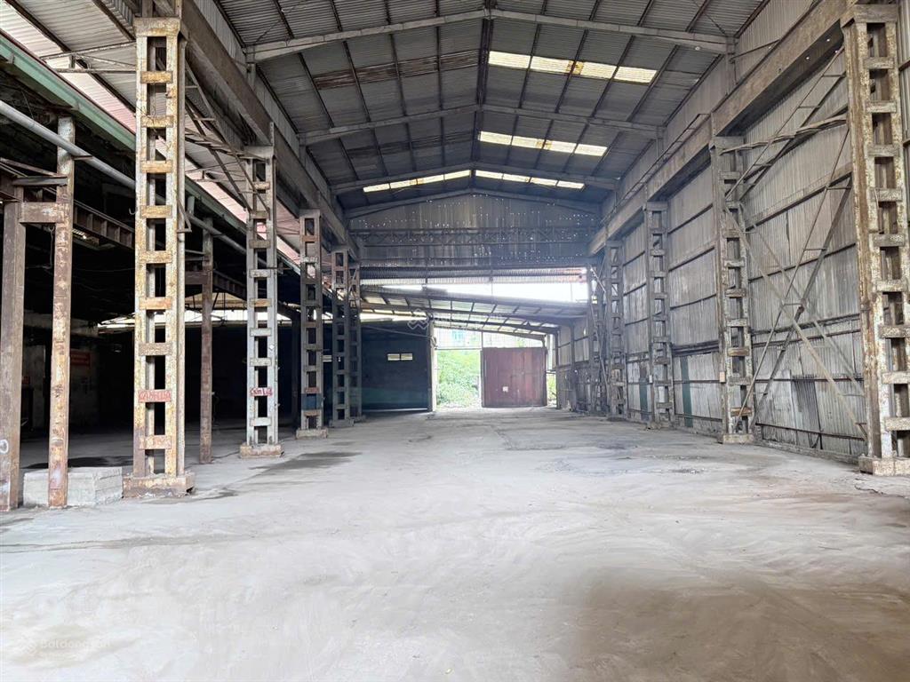 Chính chủ cho thuê 1.400m2 kho xưởng chưa hàng, kho vận..tại phố đức giang, long biên, hà nội