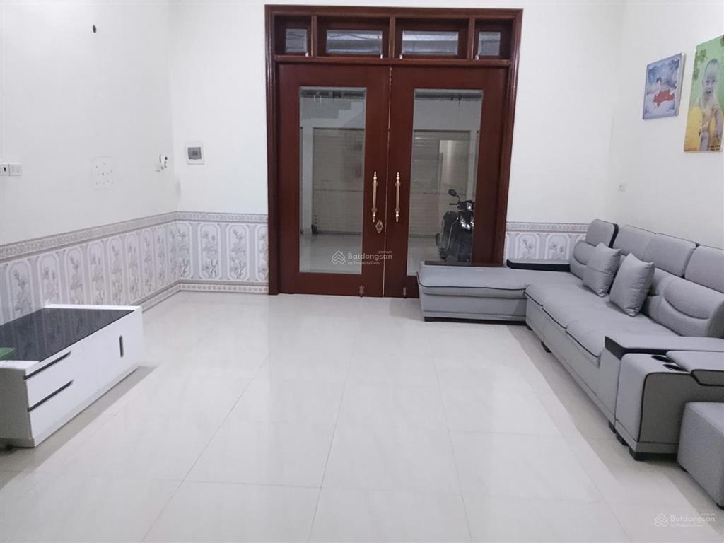 Em có nhà cho thuê 3 phòng ngủ, 1 phòng khách