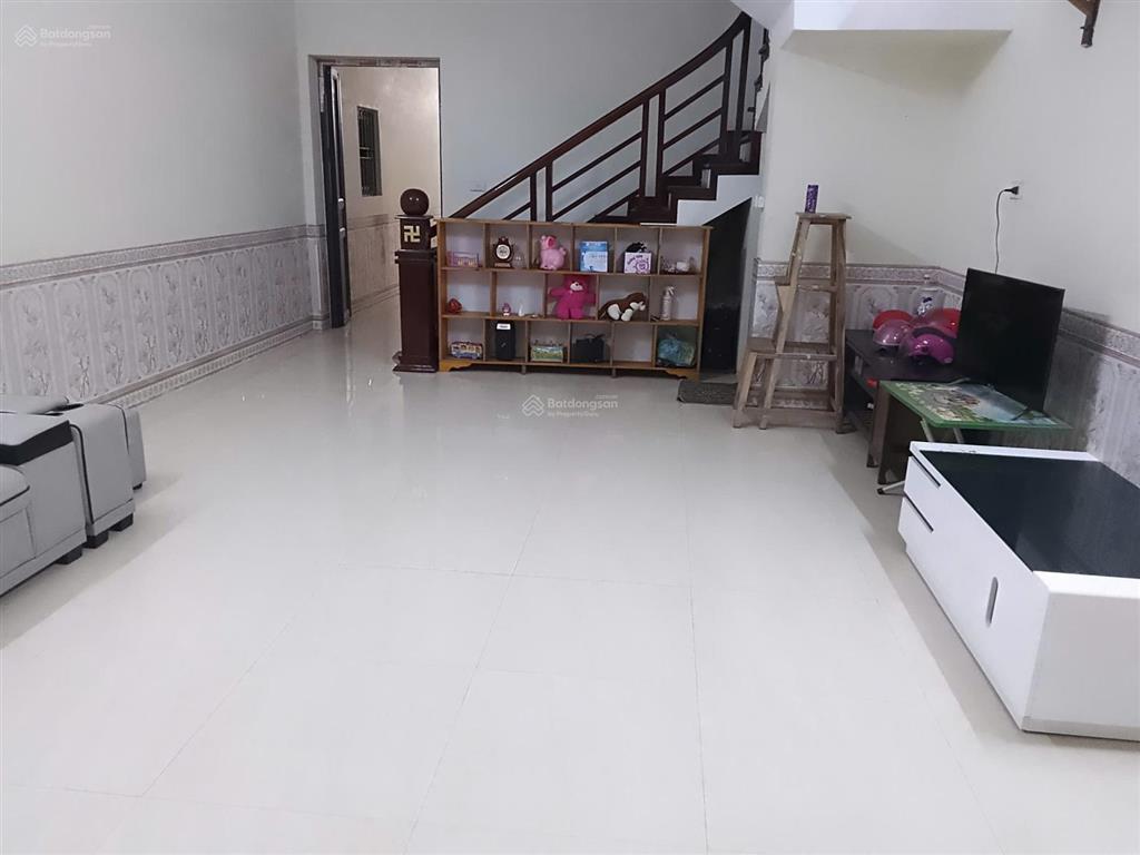 Em có nhà cho thuê 3 phòng ngủ, 1 phòng khách