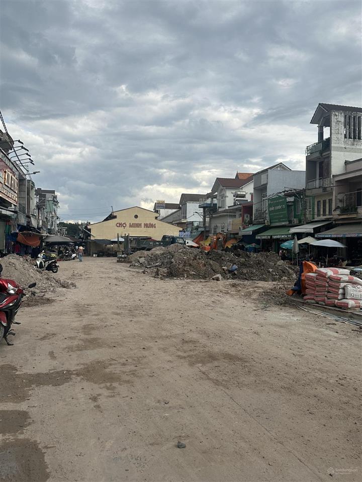Nhà ngay cổng chợ minh hưng thích hợp kinh doanh buôn bán giá rẻ