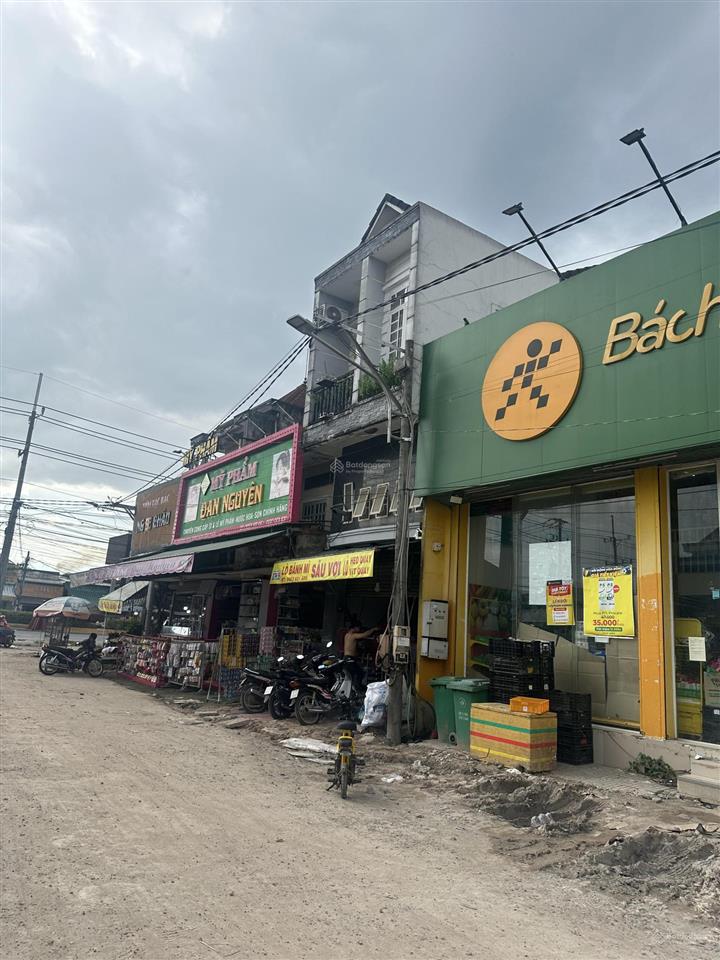 Nhà ngay cổng chợ minh hưng thích hợp kinh doanh buôn bán giá rẻ