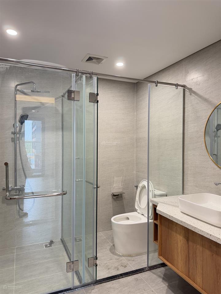 Cho thuê căn góc 2 ngủ 70m2 mới đét trong khu công nghệ cao hòa lạc. giá thuê 10tr/tháng