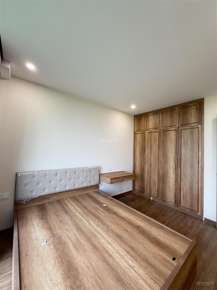 Cho thuê căn góc 2 ngủ 70m2 mới đét trong khu công nghệ cao hòa lạc. giá thuê 10tr/tháng