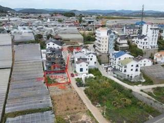 1 lô đất xd  221m2  vạn thành p5 tp đà lạt  cách hồ xuân hương 3km. rất thích hợp để ac đầu tư