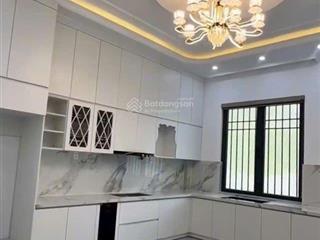 Căn nhà mới xây 3 tầng có thang máy khu an sơn đà lạt 9 tỷ 6  khu an ninh, dân trí. cách hồ xh 3km