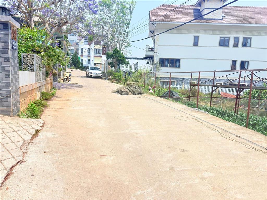 Bán lô đất xd trịnh hoài đức đà lạt 293m 8 tỷngay trung tâm tp, thích hợp xây biệt thự, hotel...