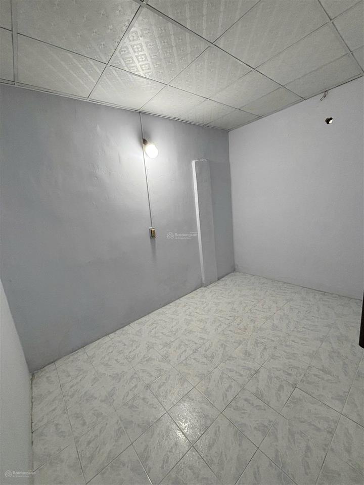 Cho thuê nhà mặt phố 99 lạc long quân, giá tốt 17 triệu, 73.5m2, 2pn, 1vs