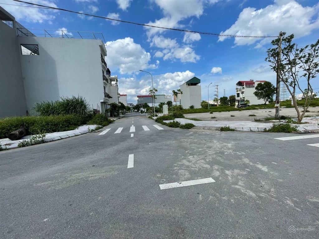 65m2 đất đấu giá x2 la tinh cách 1 dãy ra view hồ điều hoà  0936 191 ***