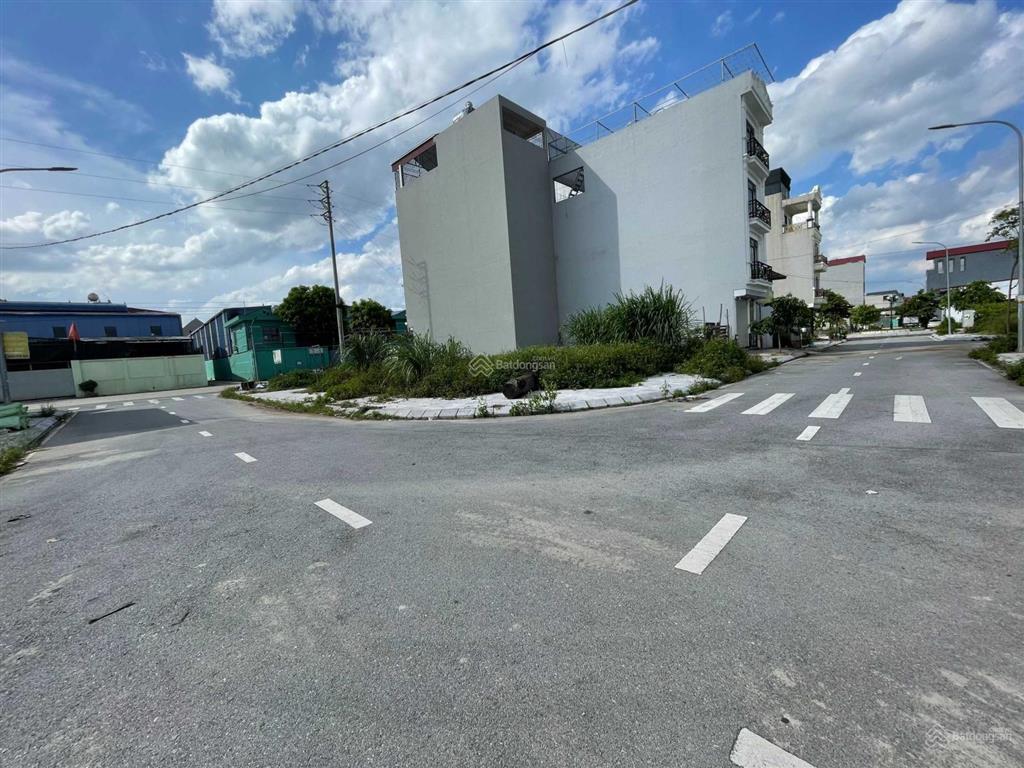 65m2 đất đấu giá x2 la tinh cách 1 dãy ra view hồ điều hoà  0936 191 ***