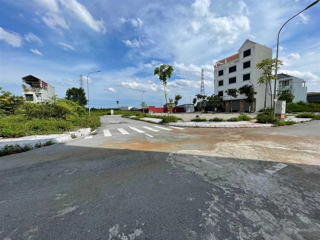 65m2 đất đấu giá x2 la tinh cách 1 dãy ra view hồ điều hoà  0936 191 ***