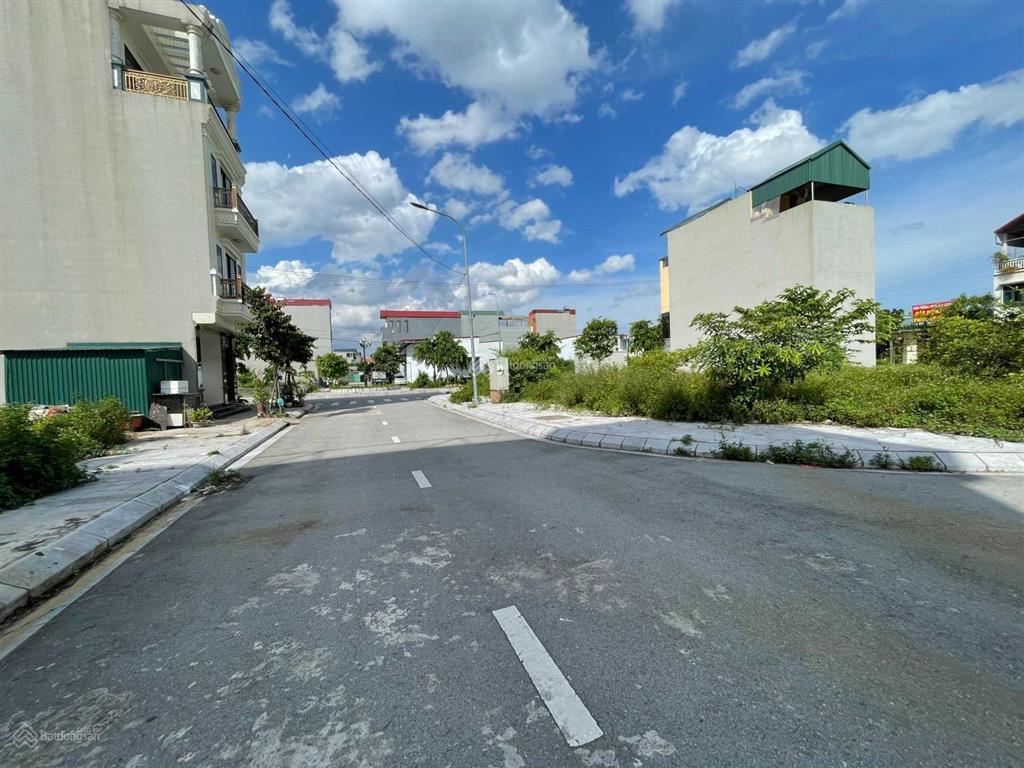 65m2 đất đấu giá x2 la tinh cách 1 dãy ra view hồ điều hoà  0936 191 ***