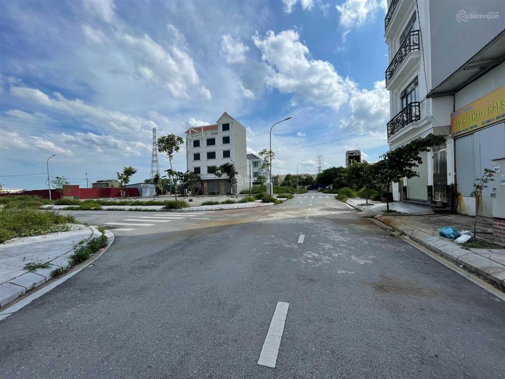 65m2 đất đấu giá x2 la tinh cách 1 dãy ra view hồ điều hoà  0936 191 ***