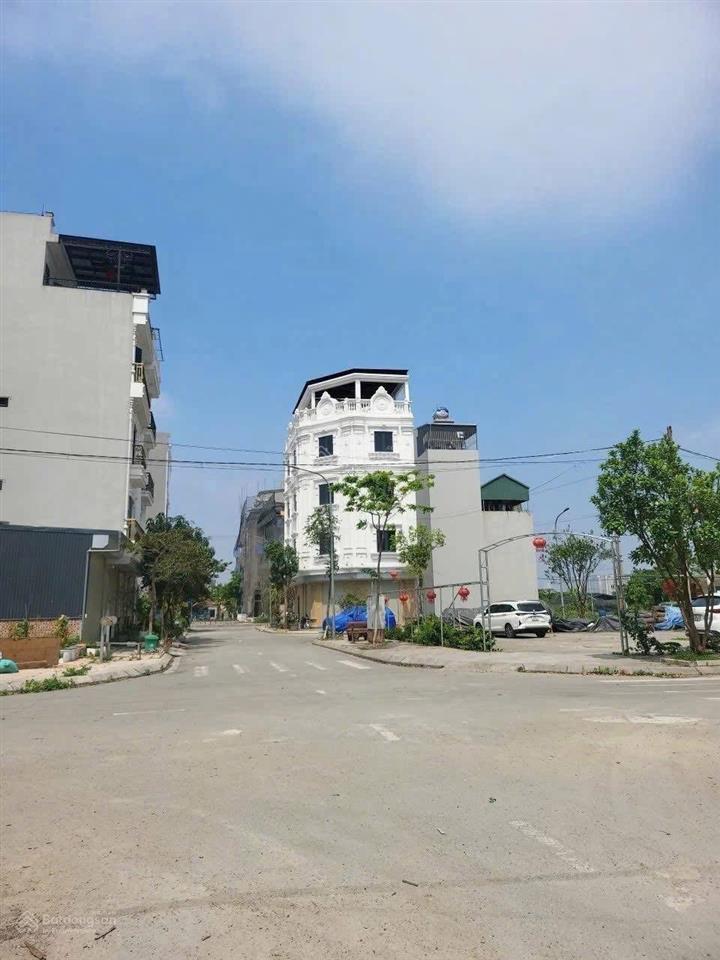 Trục chính đấu giá x4. view trường cấp 1 giáp đường qh 18m sắp khởi công