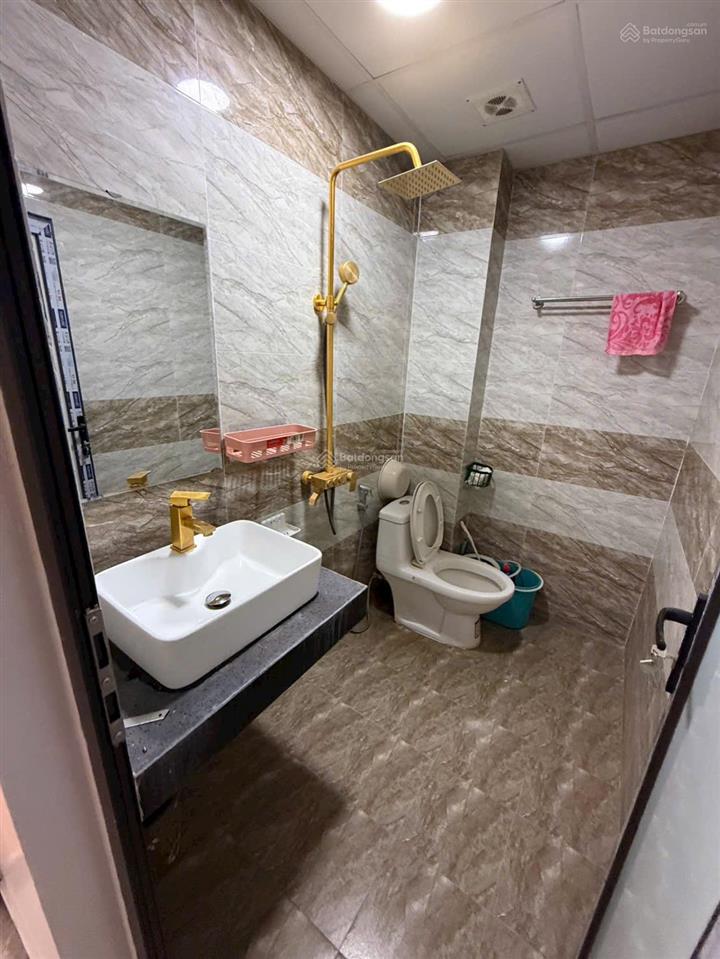 Nhà 30,3m2. 5 tầng full nội thất ô tô đỗ cửa gần đô thị, tttm e.one, trường, chợ. đầy đủ