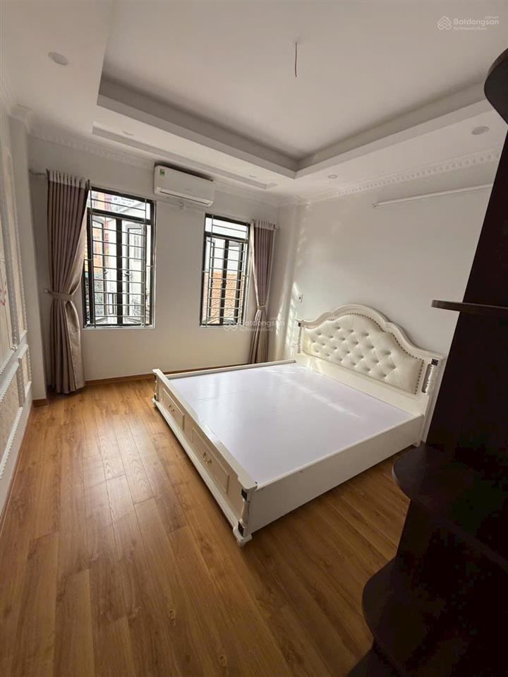 Nhà 30,3m2. 5 tầng full nội thất ô tô đỗ cửa gần đô thị, tttm e.one, trường, chợ. đầy đủ