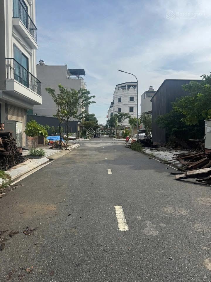 La tinh 51m². mt 4m. hướng đn. trục chính kinh doanh nối thẳng vđ4 chỉ 150m.  0936 191 ***