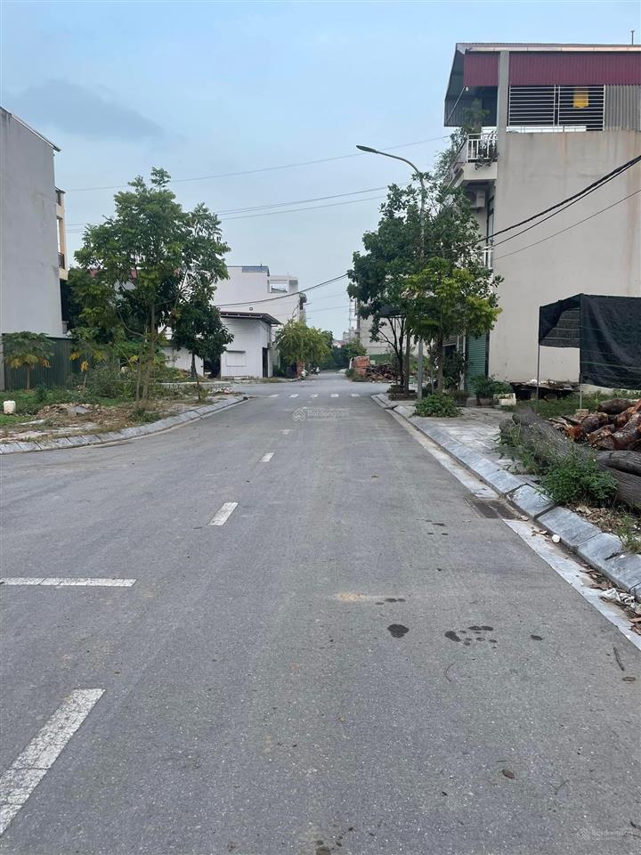 La tinh 51m². mt 4m. hướng đn. trục chính kinh doanh nối thẳng vđ4 chỉ 150m.  0936 191 ***