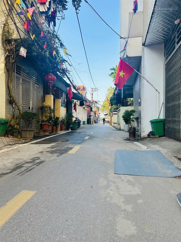 La tinh 51m². mt 4m. hướng đn. trục chính kinh doanh nối thẳng vđ4 chỉ 150m.  0936 191 ***
