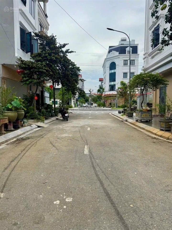 La tinh 51m². mt 4m. hướng đn. trục chính kinh doanh nối thẳng vđ4 chỉ 150m.  0936 191 ***