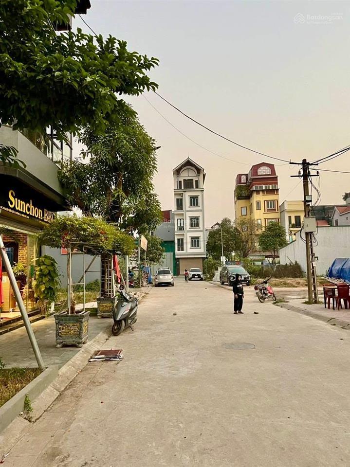 Đất đấu giá x3 đông la trục đường 18m. đối diện là trường cấp 1 đông la