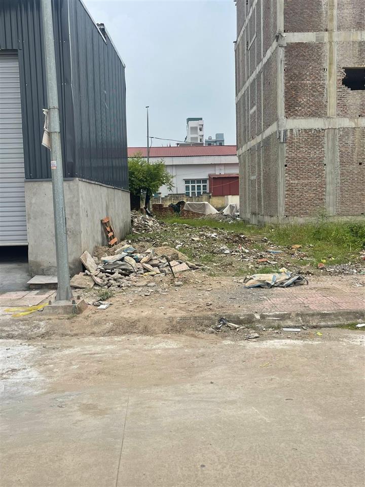 Đất đấu giá x3 đông la trục đường 18m. đối diện là trường cấp 1 đông la