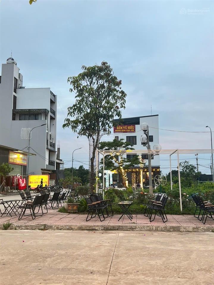 Đất đấu giá x3 đông la trục đường 18m. đối diện là trường cấp 1 đông la
