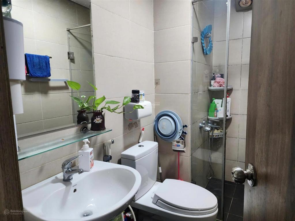Gia đình cần đổi sang căn lớn nên để lại căn hộ 62m² 2pn 2vs full đồ