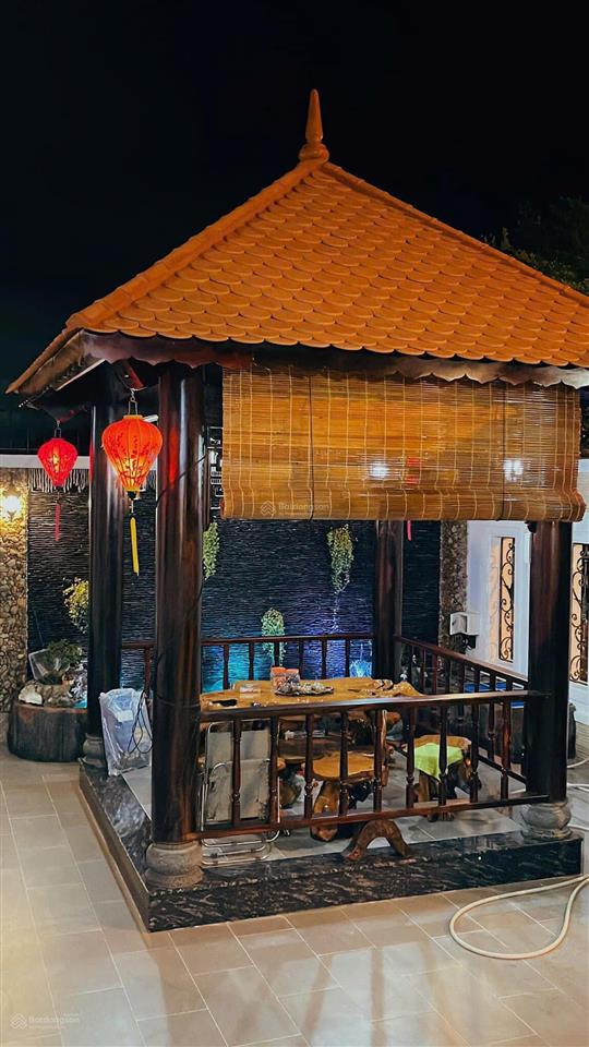 Bán nhà vườn rộng đẹp tổng diện tích 496m2 sân vườn hiếm có giá 13,222 tỷ