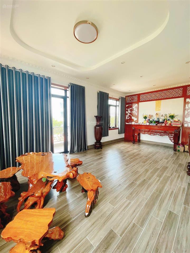 Bán nhà vườn rộng đẹp tổng diện tích 496m2 sân vườn hiếm có giá 13,222 tỷ