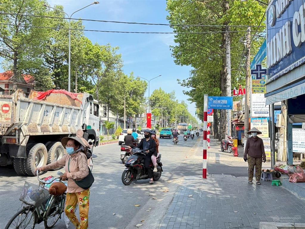 Bán nhà trung tâm phú lợi  hồ chí minh .
 vị trí , nhánh hẻm 288 vào 300m