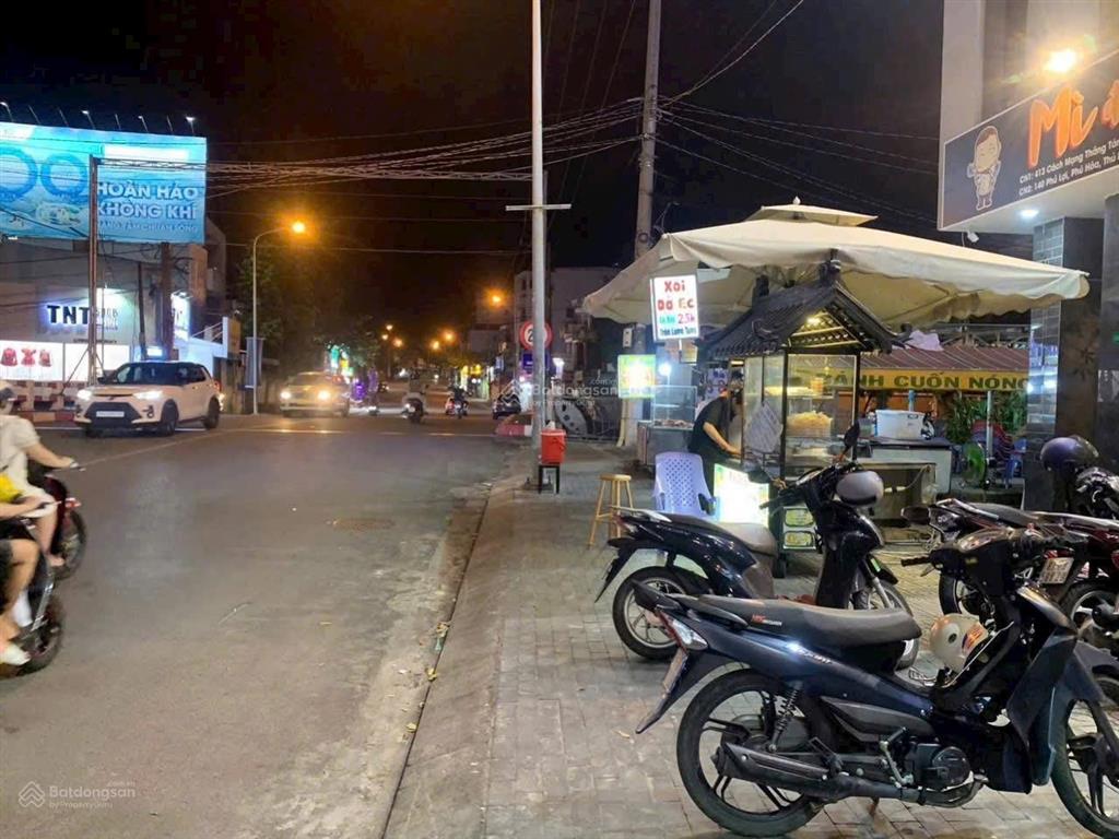Chủ ngộp cần bán gấp nhà mặt tiền cmt8 ngay ngã 6 (vị trí vàng) diện tích 7,4x21m