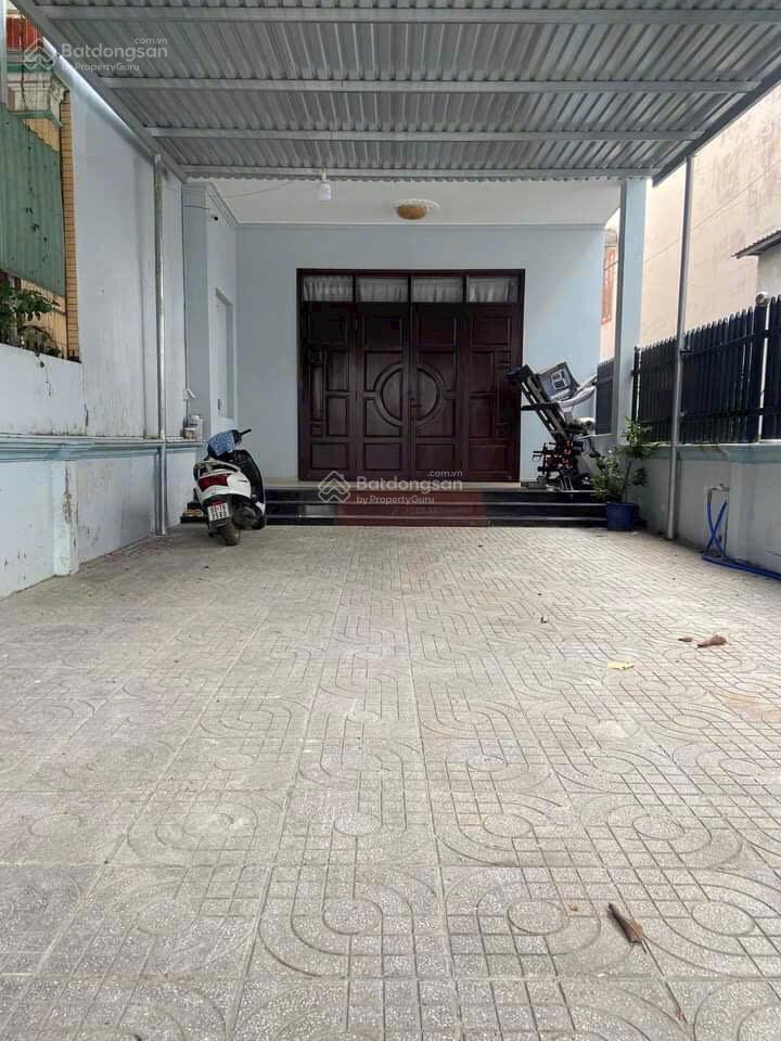 Bán nhà mặt tiền lê hồng phong phường phú lợi, tp. hcm
 dt 5,5x32 thổ cư 110.5m
nhà 1 trệt 2 lầ