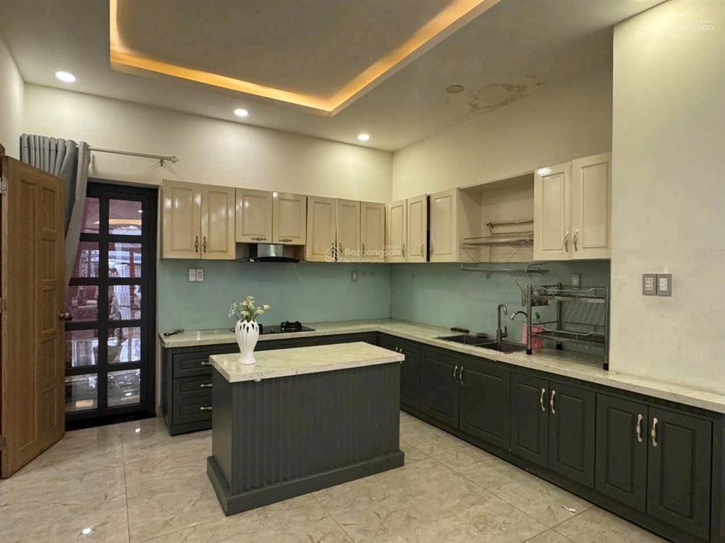 Bán nhà 2 lầu 1 trệt đường d3 khu dân cư k8 ngay đại học bd