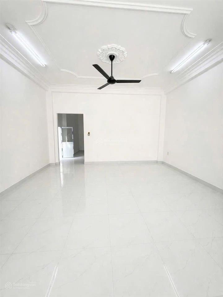 Bán nhà mặt tiền 6x30 ngay ngã tư lê hồng phong phú lợi