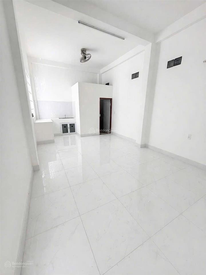 Bán nhà mặt tiền 6x30 ngay ngã tư lê hồng phong phú lợi