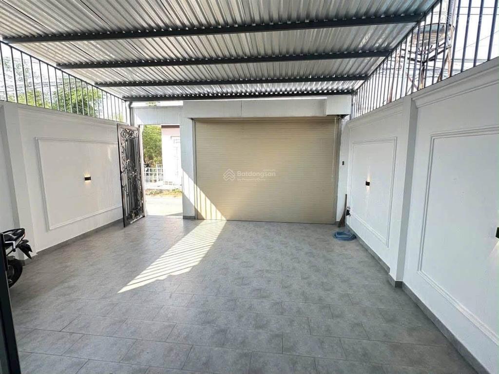 Nhà tân cổ điển hẻm nhựa 288 phú lợi, tdm vị trí đẹp trung tâm phú lợi, thủ dầu một
hẻm