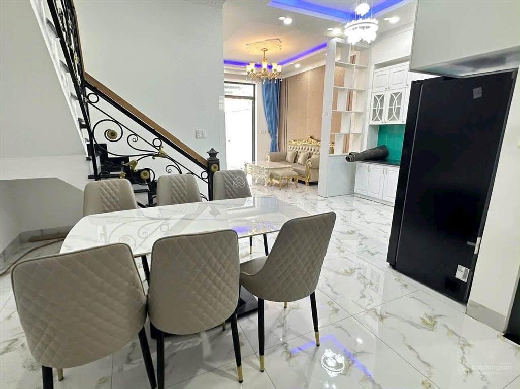 Nhà tân cổ điển hẻm nhựa 288 phú lợi, tdm vị trí đẹp trung tâm phú lợi, thủ dầu một
hẻm