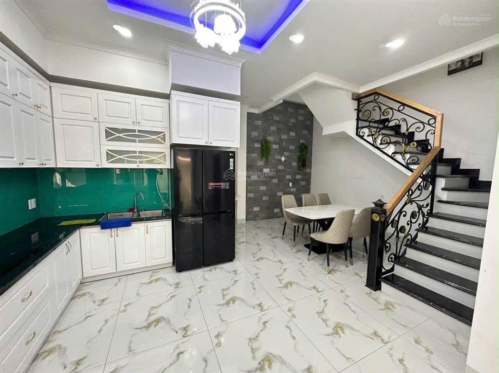 Nhà tân cổ điển hẻm nhựa 288 phú lợi, tdm vị trí đẹp trung tâm phú lợi, thủ dầu một
hẻm