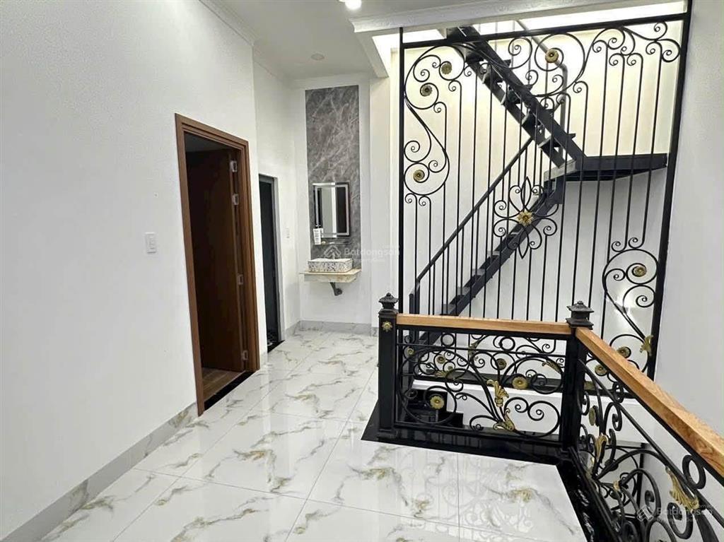 Nhà tân cổ điển hẻm nhựa 288 phú lợi, tdm vị trí đẹp trung tâm phú lợi, thủ dầu một
hẻm