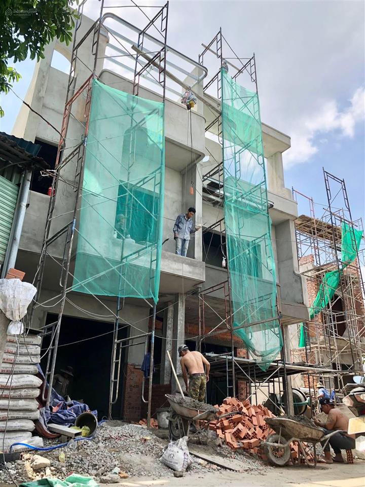 Bán nhà 1 trệt 1 lầu giá chỉ 3 tỷ 550 triệu vị trí thuận tiện cách chợ phú mỹ 50m