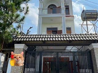 Nhà 2 lầu phú lợi  đường nhựa 6m thông diện tích 5x22 tổng 110m ( thổ cư 90 m )
giá 4 tỉ 7 