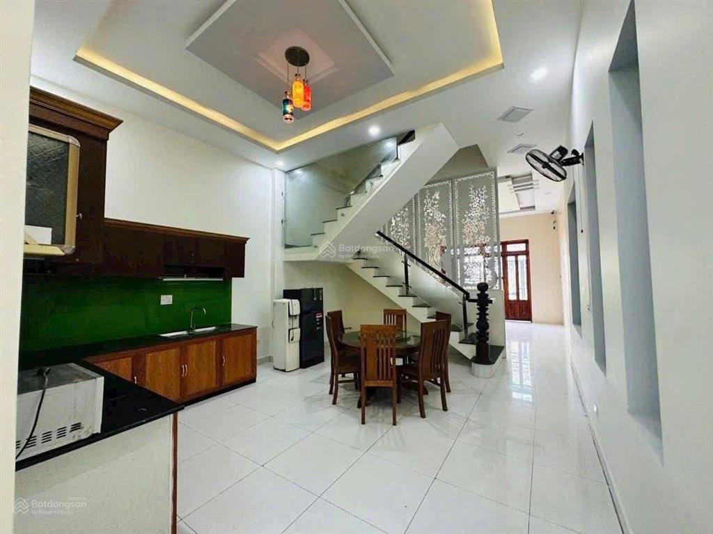 Nhà 2 lầu phú lợi  đường nhựa 6m thông diện tích 5x22 tổng 110m ( thổ cư 90 m )
giá 4 tỉ 7 